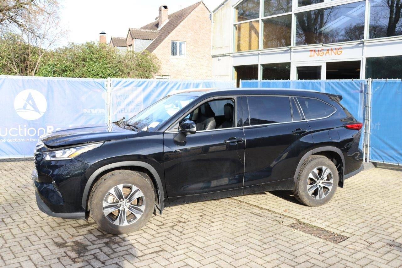 Toyota Highlander XLE AWD Essence 295hp 2021