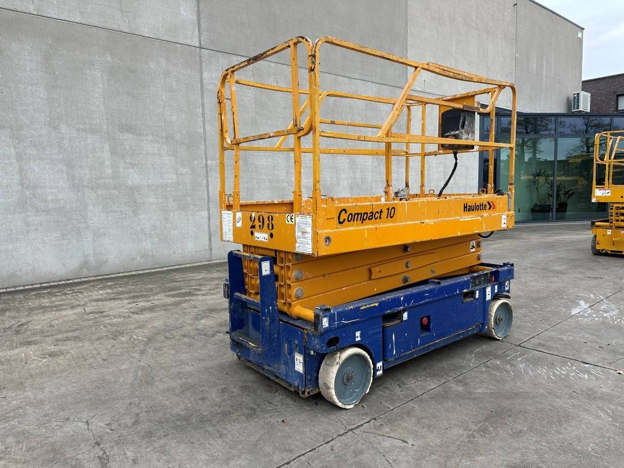 Scissor lift Haulotte Compact 10 Electric 2002