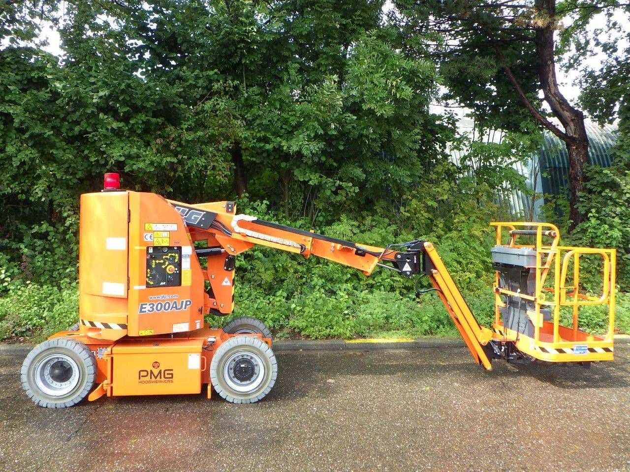 Articulating telescopic boom lift JLG E300AJP 11.19m Electric 2015