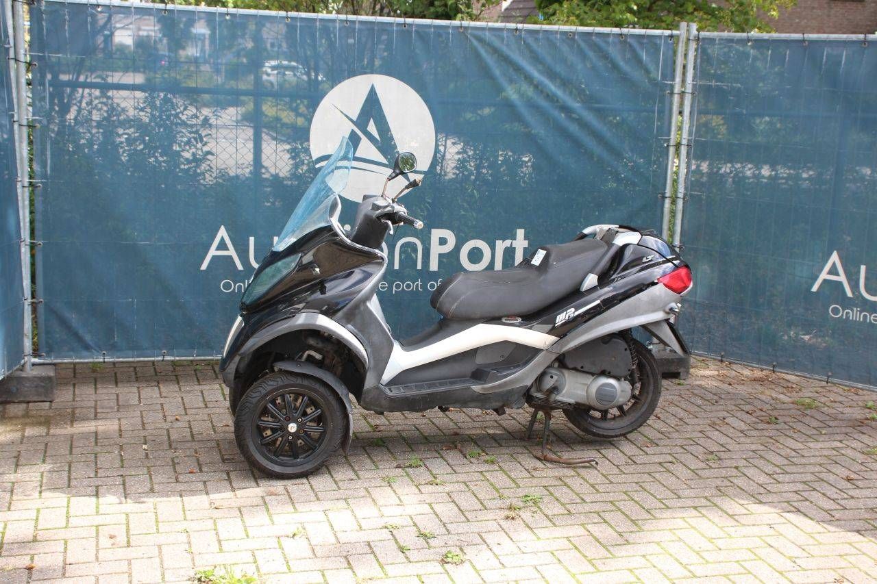 Scooter Piaggio M64 Petrol 22hp 2009