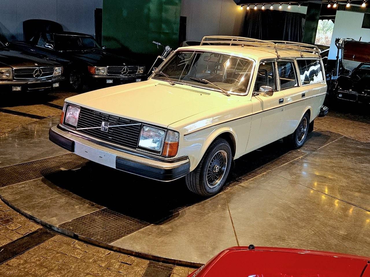 Volvo 245 LPG + Petrol 1980 (full retro spec) (Margin)