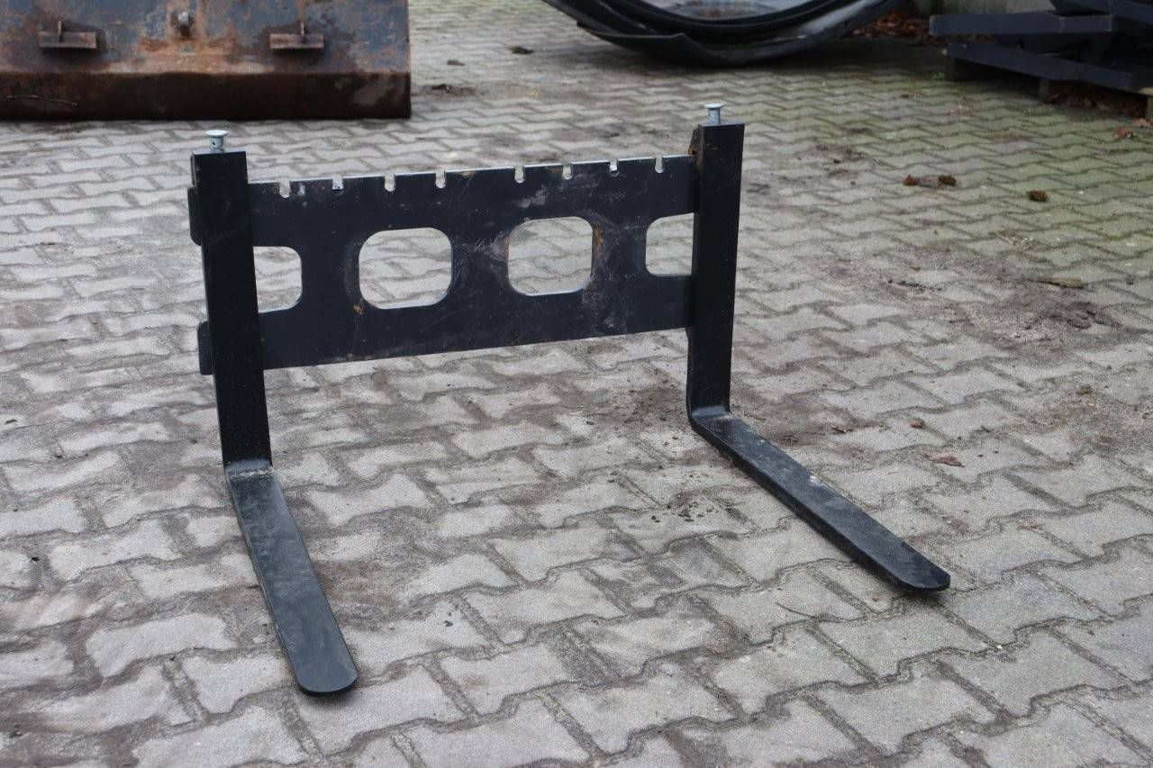 Pallet forks Avant