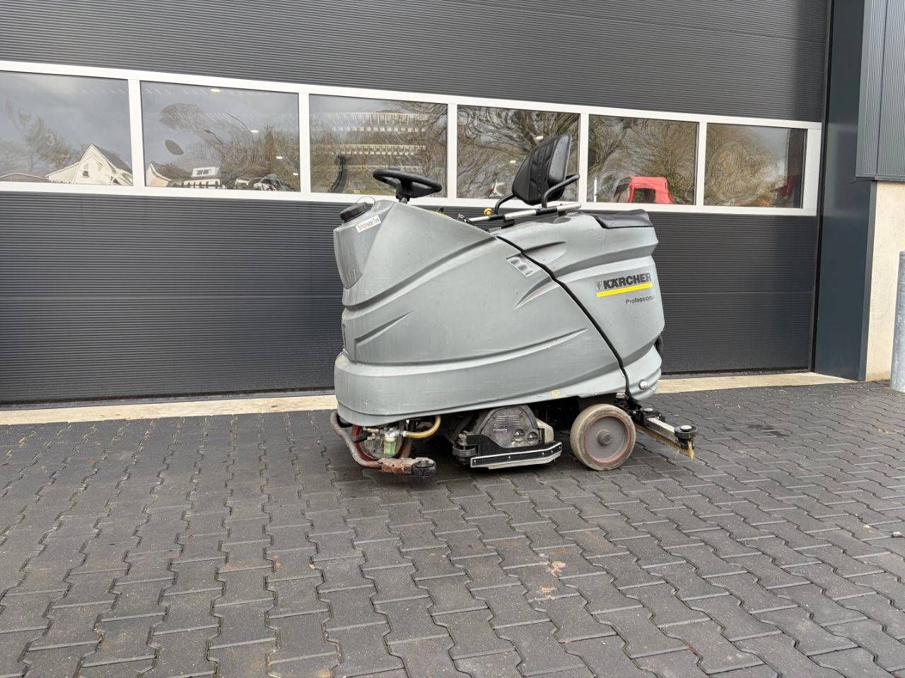 Scrubbing machine Karcher B140 R Electric