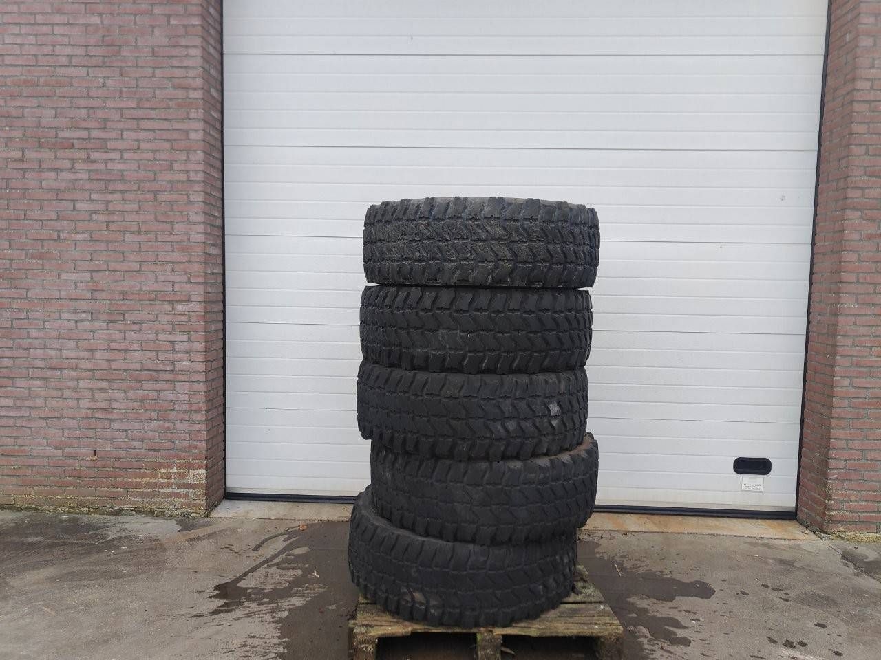 Tires Goodyear 395/85R20 5 pieces for Unimog
