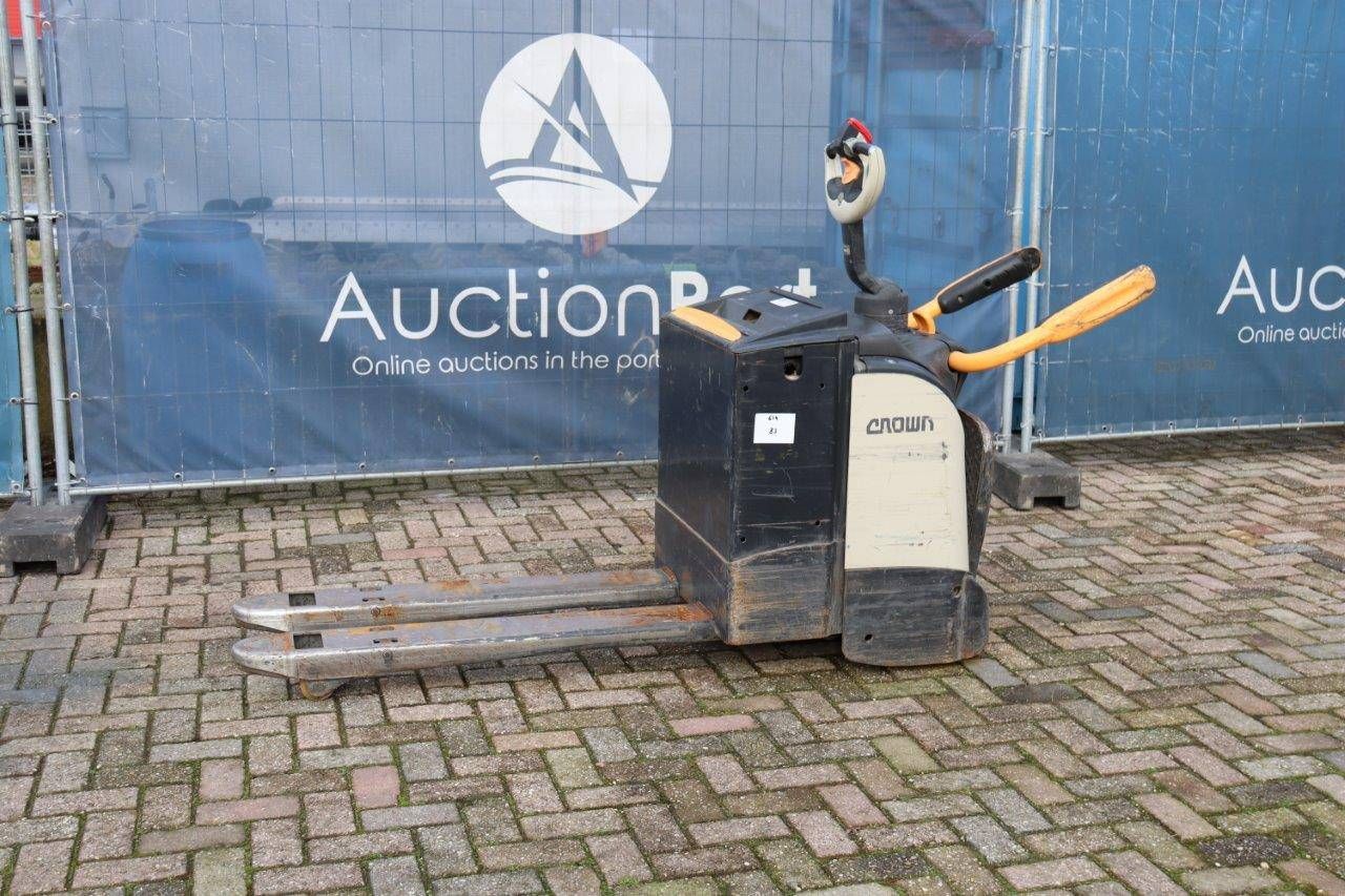 Pallet truck Crown WT3040 Electric 2000kg