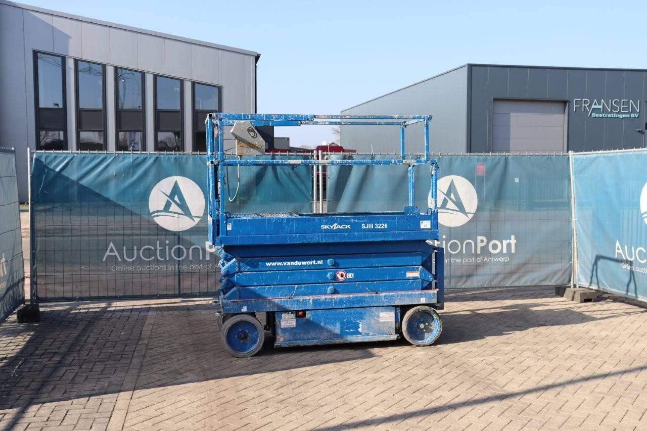 Scissor lift Skyjack SJIII 3226 Electric 9.92m