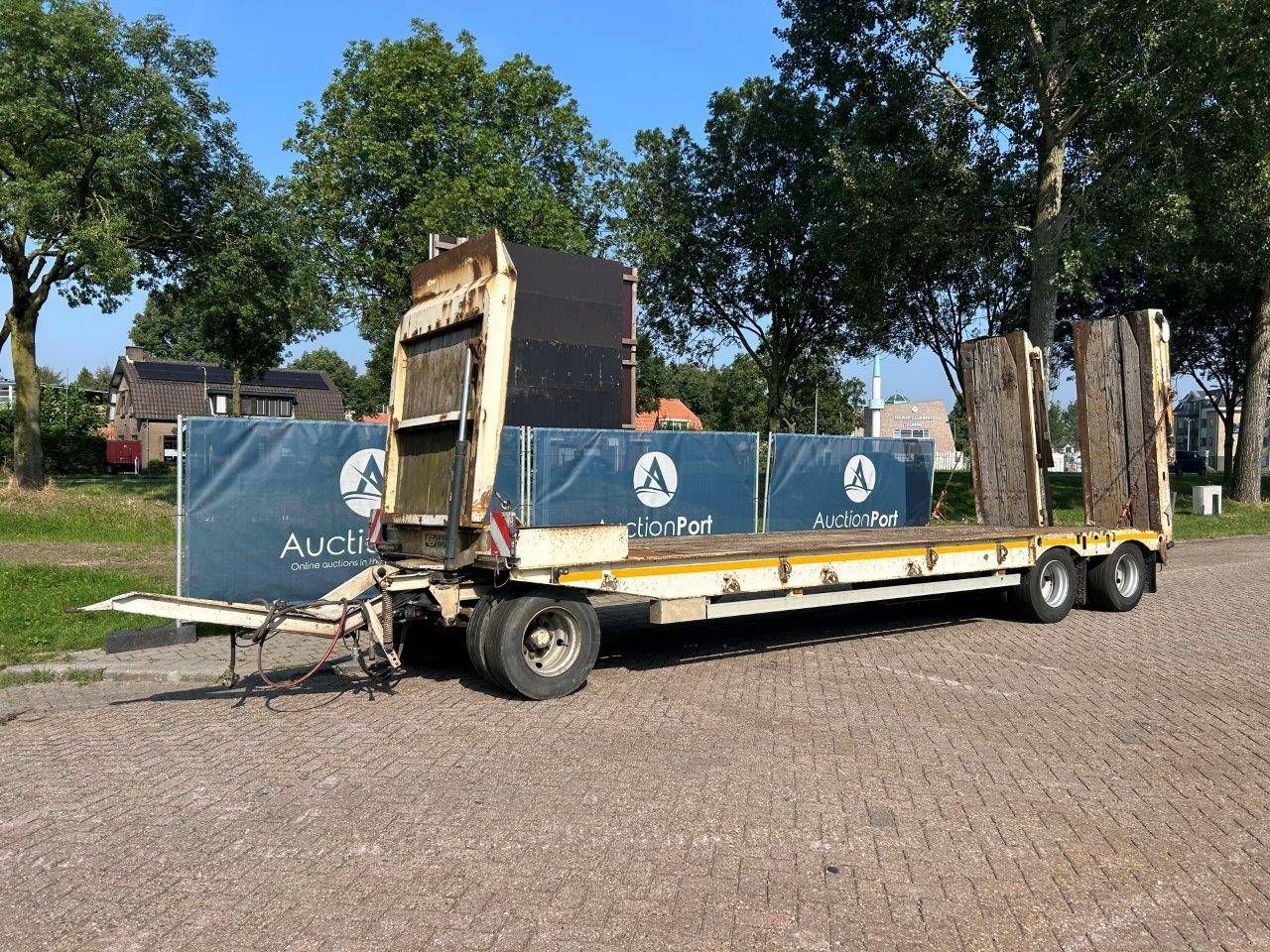 Low loader Gheysen and Verpoort R3121C 30900kg 2011