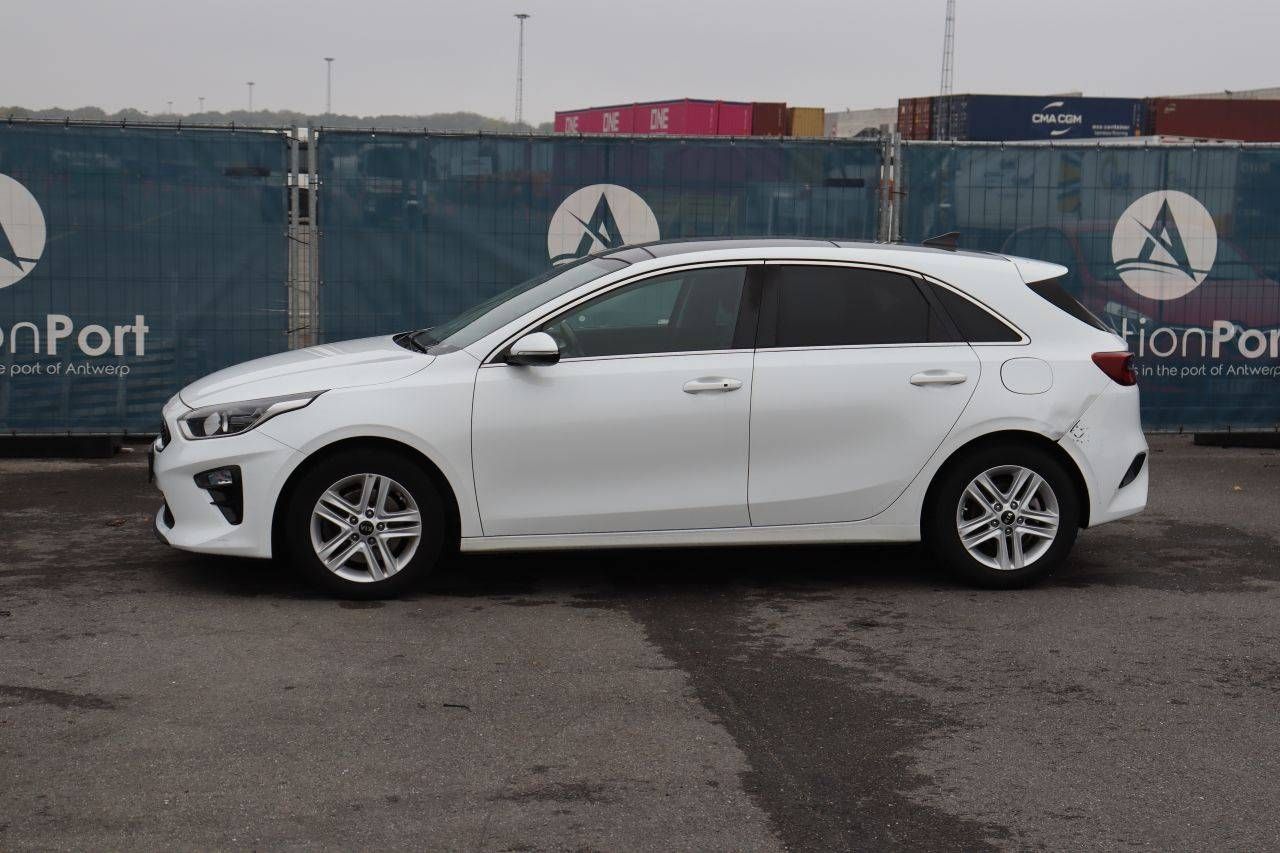 Passenger car Kia Cee'd Petrol 140hp 2019 (Margin)