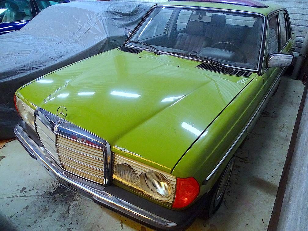 Mercedes-Benz 200 (W123) Automatic (Margin)