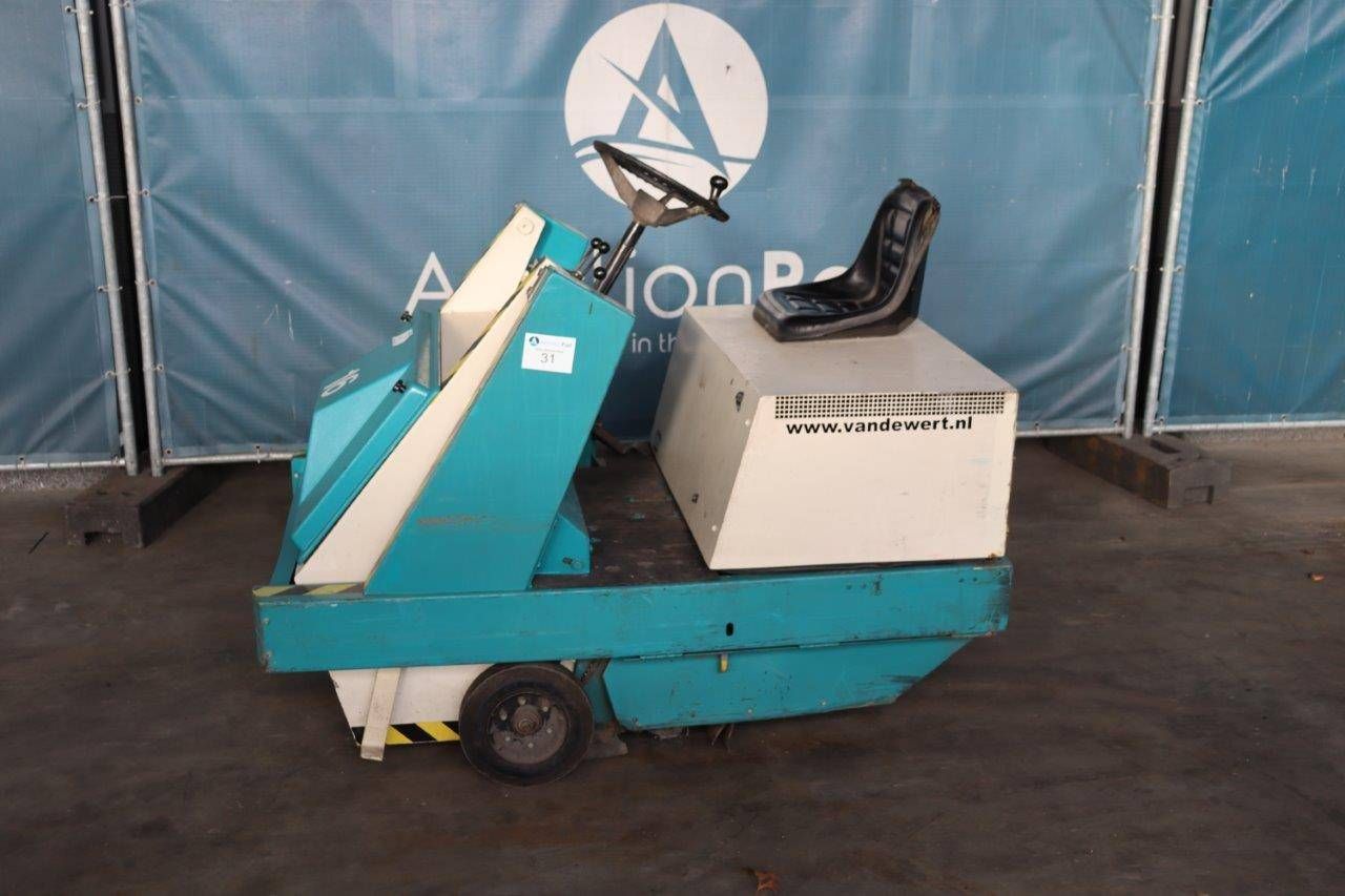 Sweeper Tennant E215