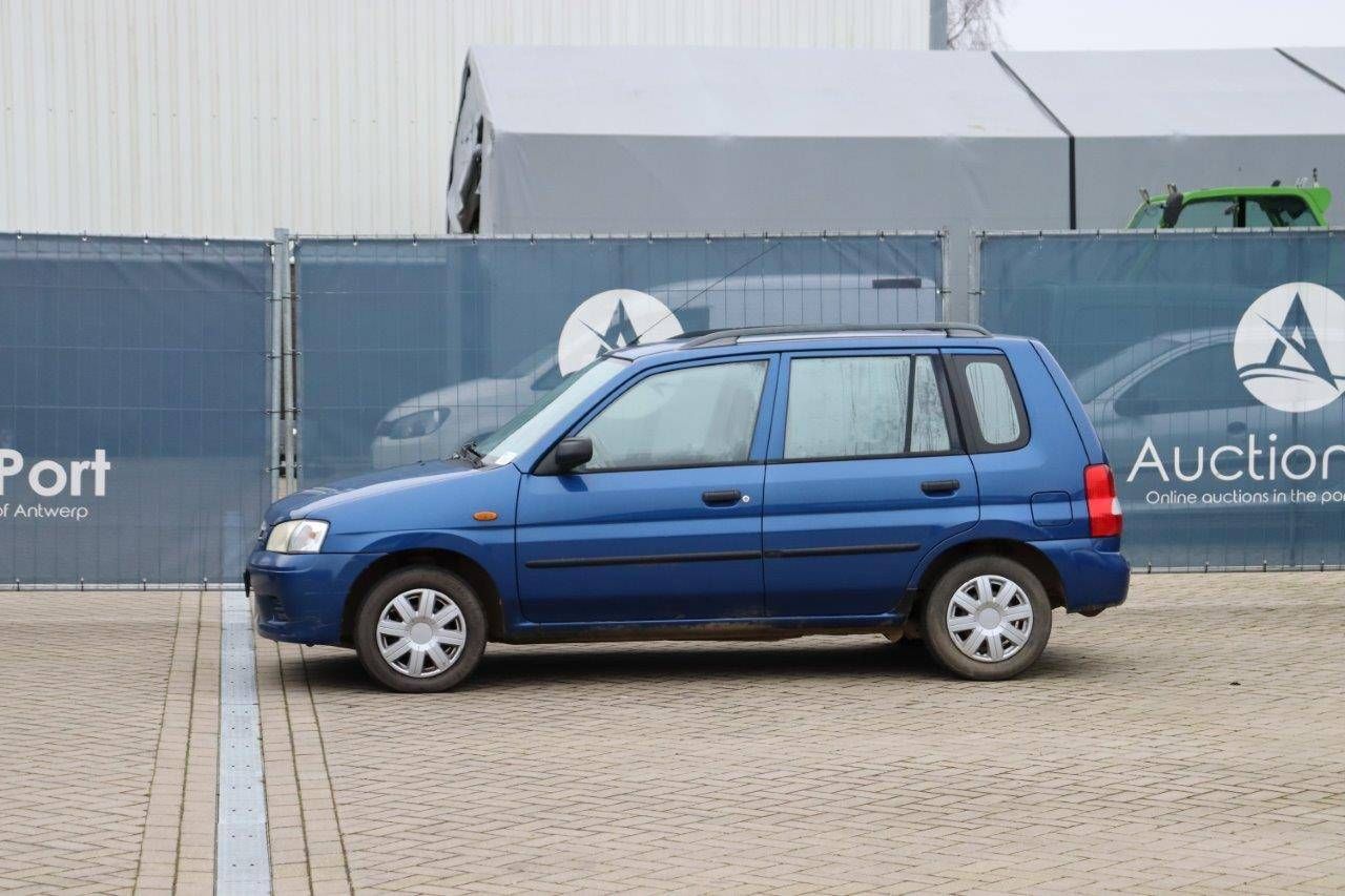 Station wagon Mazda DEMIO Petrol 2002
