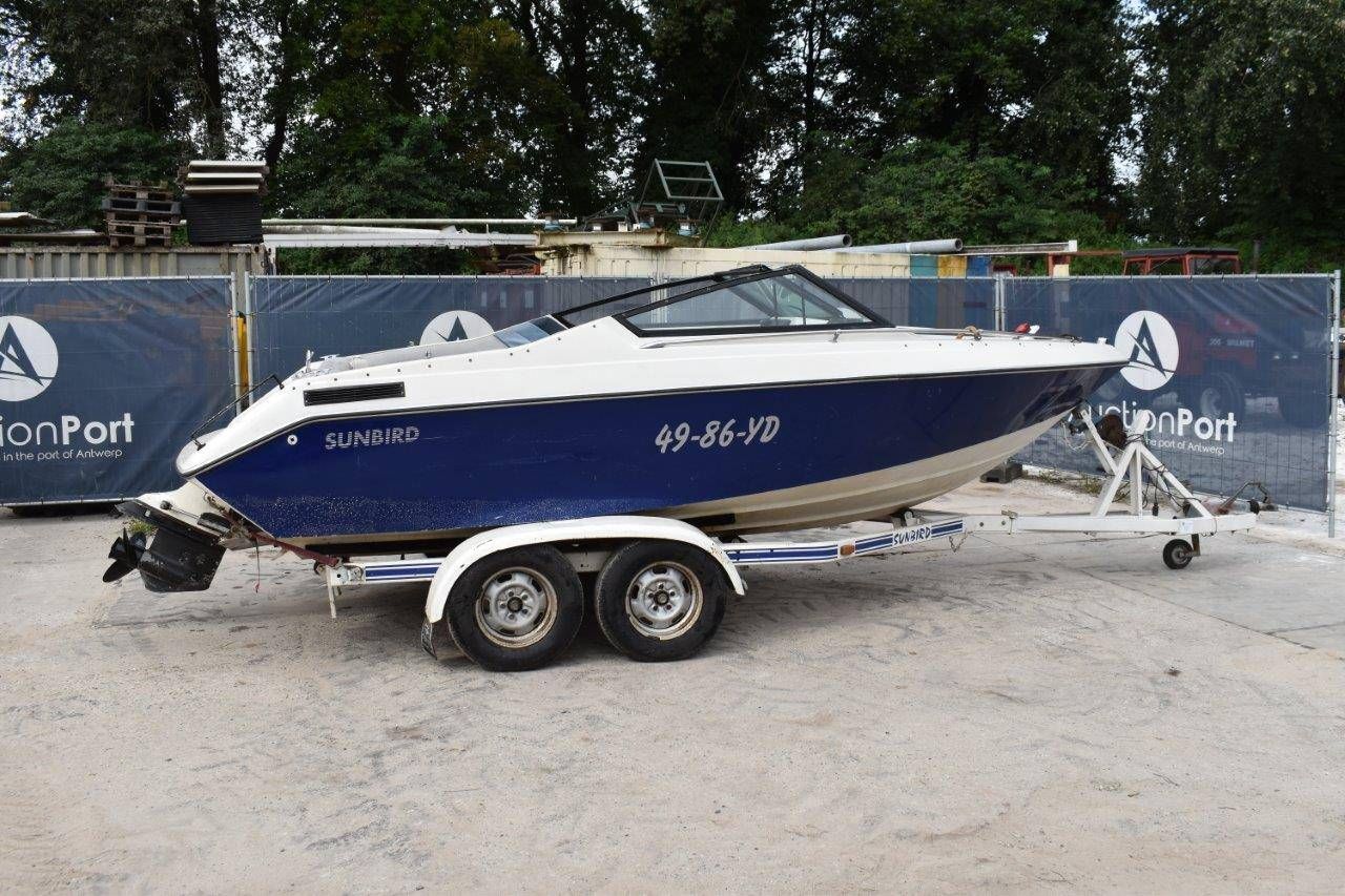 Speedboat Sunbird OMC V8 Petrol incl. trailer