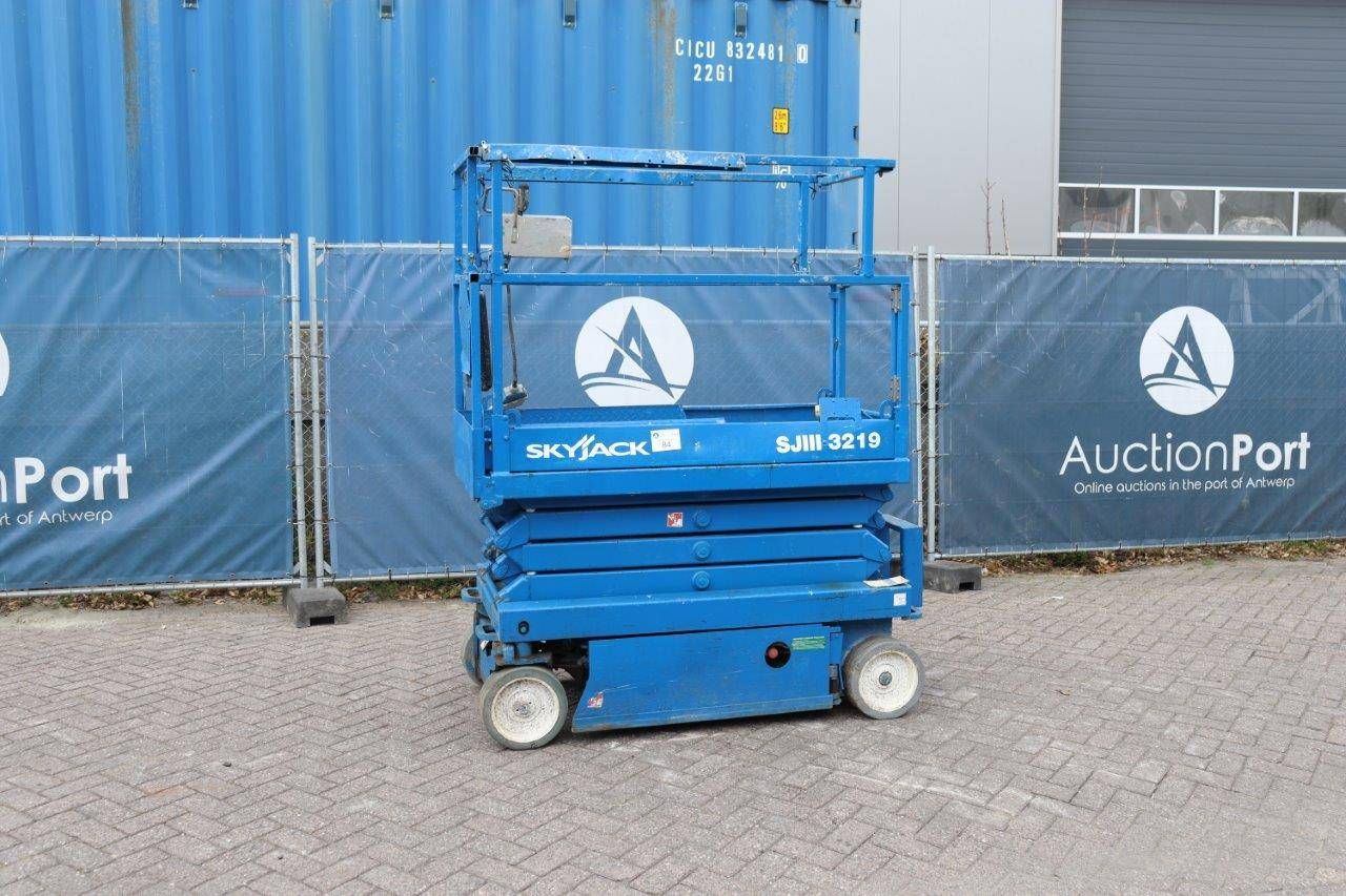 Scissor lift SkyJack SGIII3219 Electric 227kg 7.62m 2012