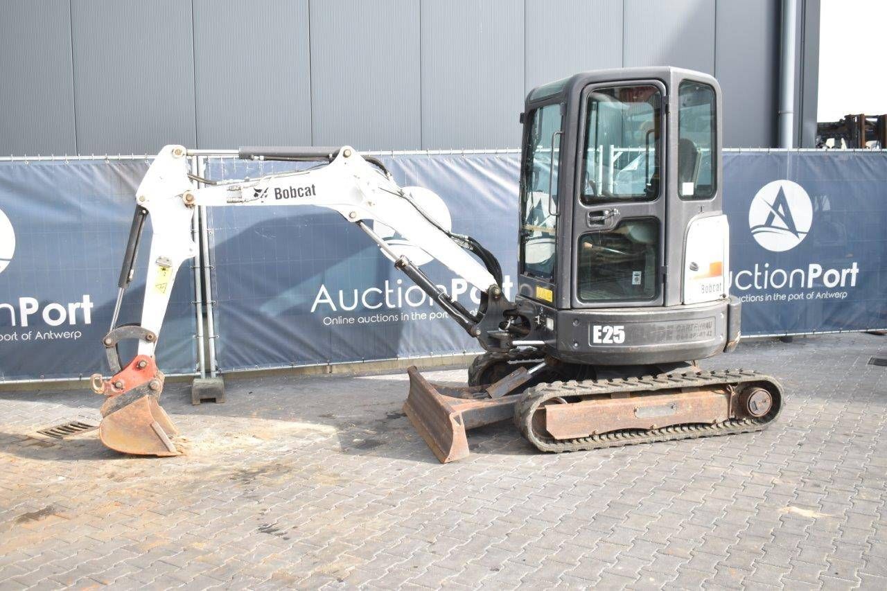 Mini digger Bobcat E25 Diesel