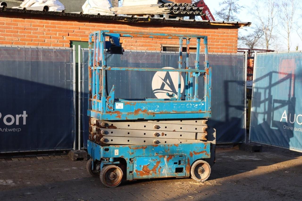 Scissor lift electric