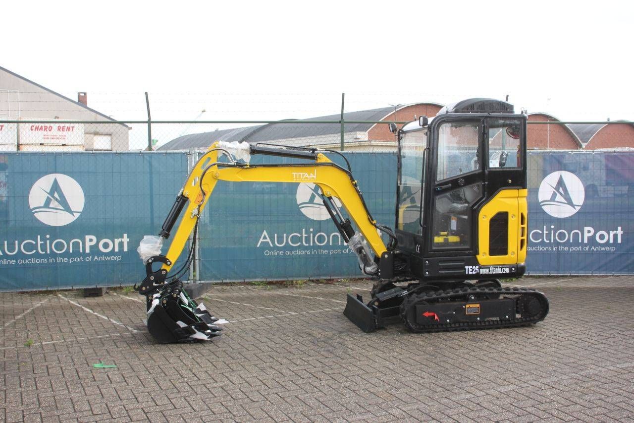 Titan TE25 Diesel Mini Excavator (Kubota engine) 18.2kW 2025 New