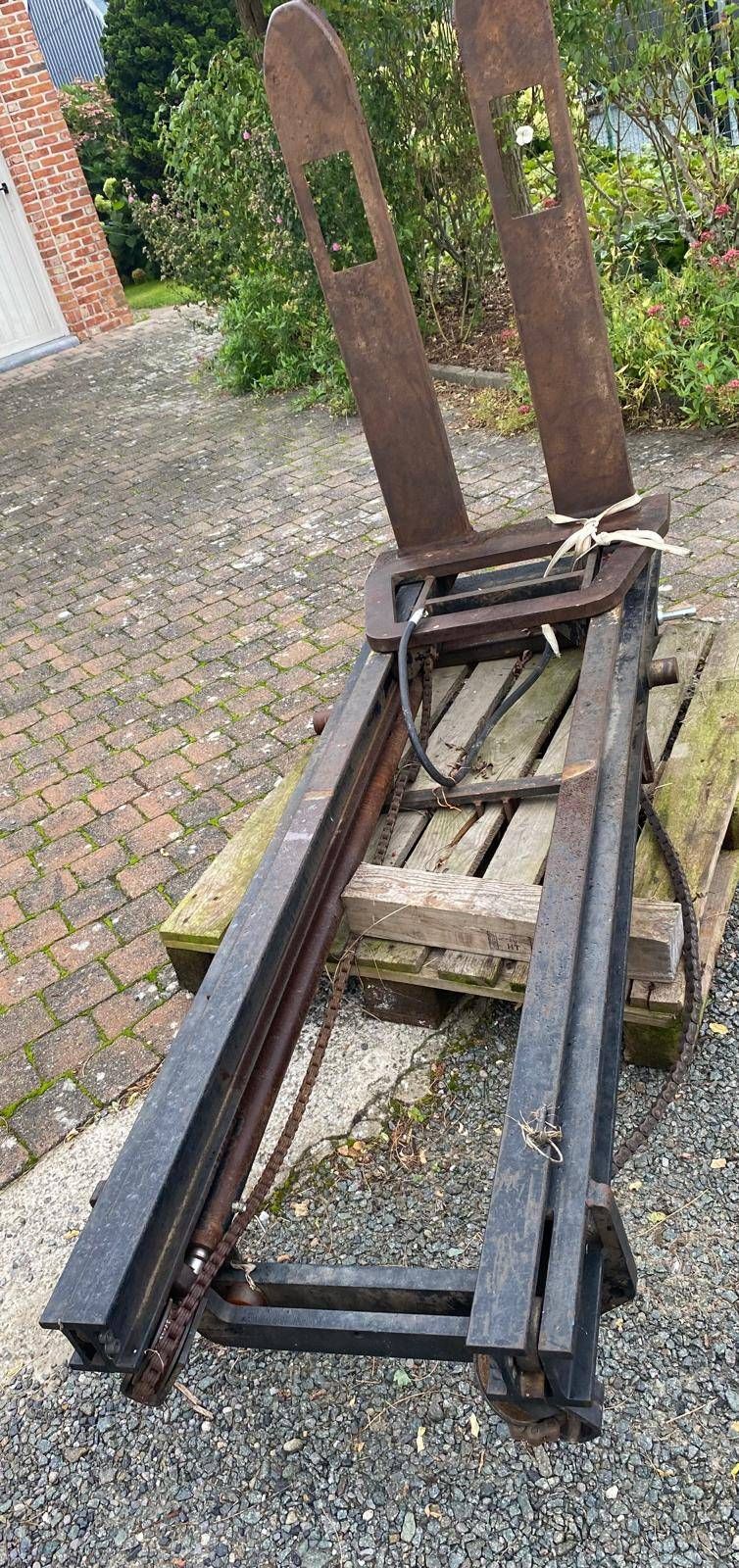 Tractor Lift Mast (Margin)