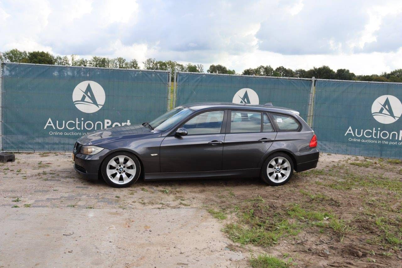 BMW 320i Petrol 150hp