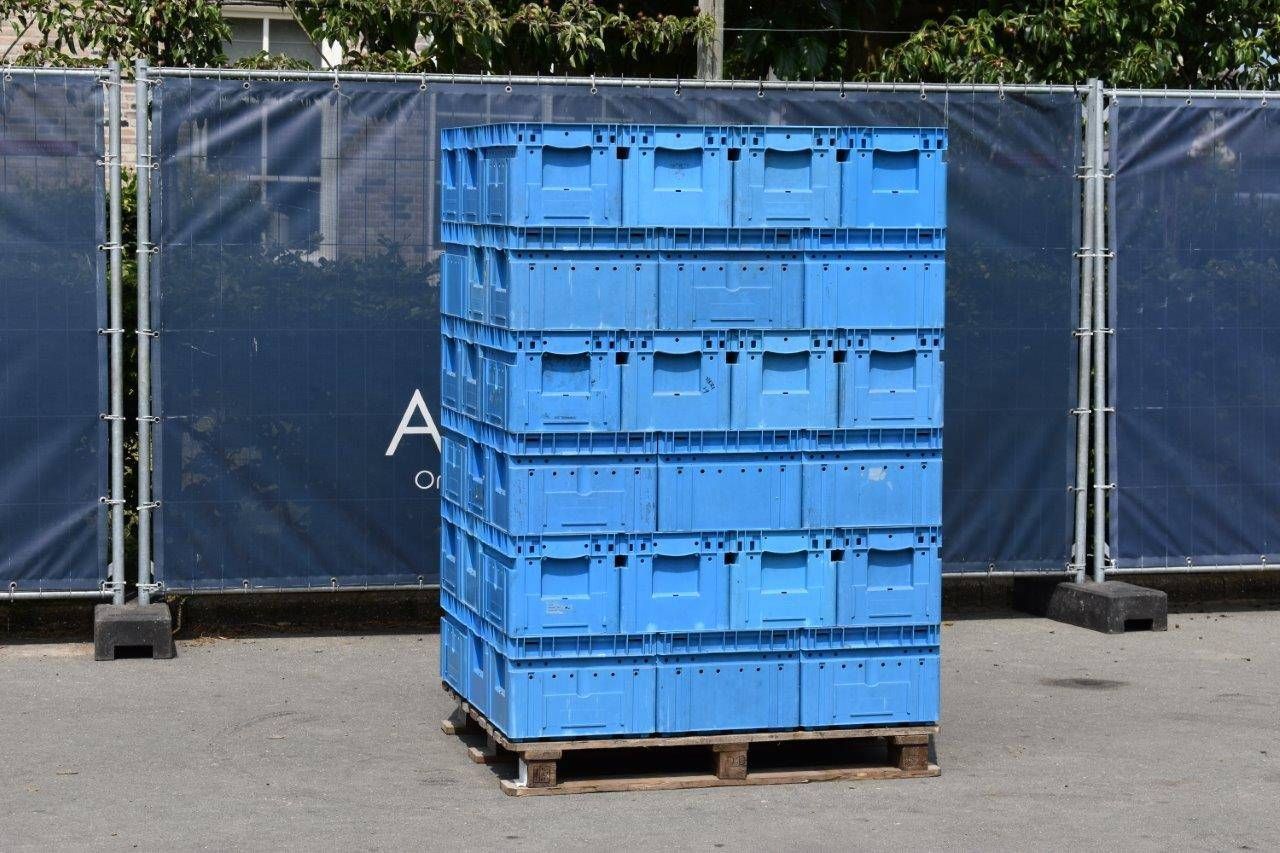 60 plastic containers (Margin)