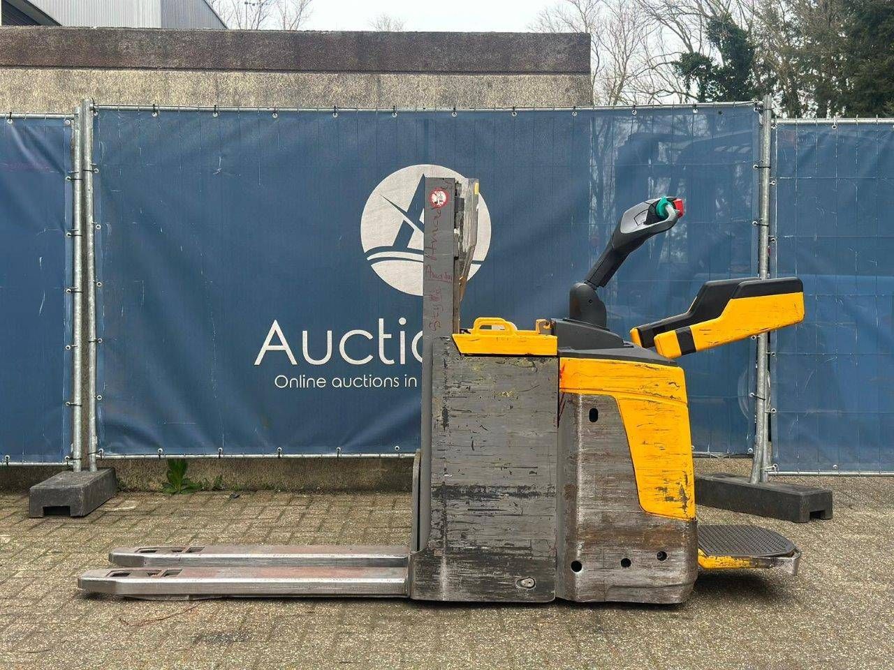 Stacker Jungheinrich Electric 2000kg 