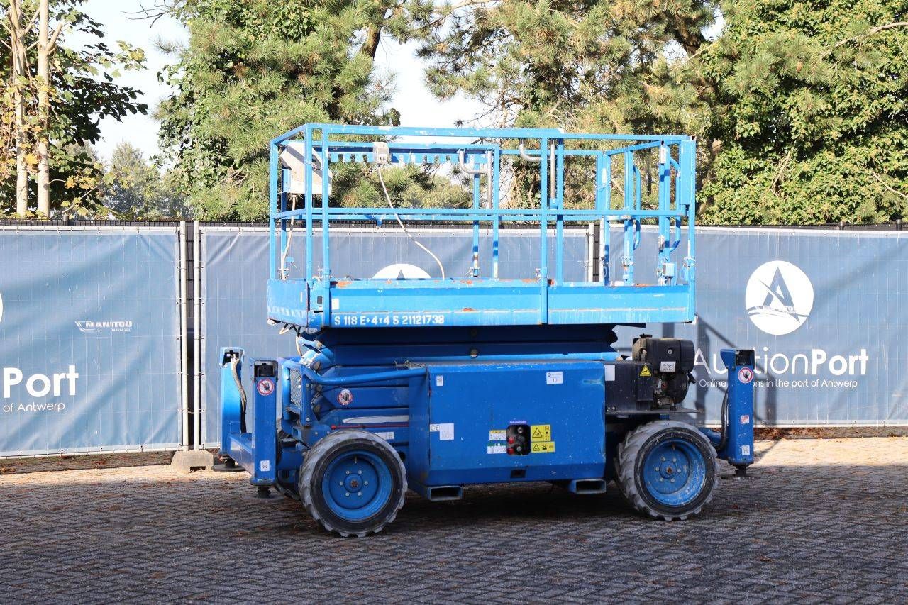 Piattaforma aerea a forbice Skyjack SJ6832RTE elettrica+diesel, portata 454 kg, altezza 11,7 m, anno di produzione 2017.