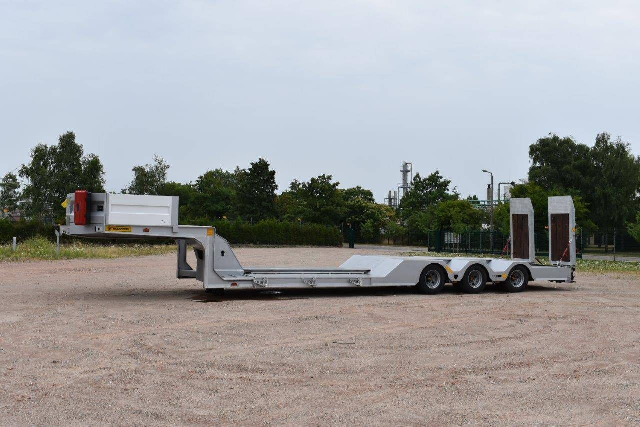 Semi low loader Scorpion HKM3 2023
