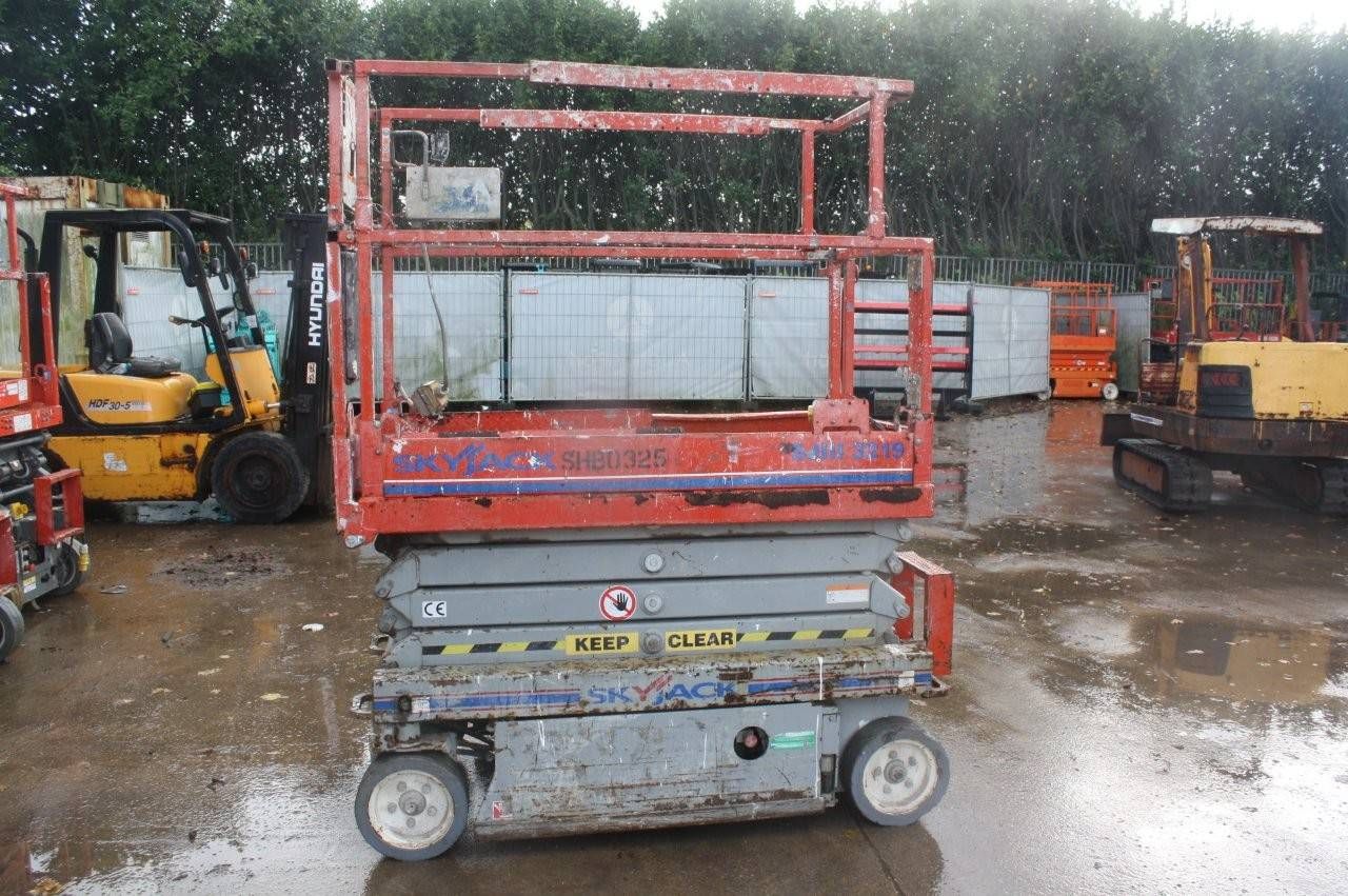 Scissor lift Skyjack SJ 3219 Electric 7.8m 2012