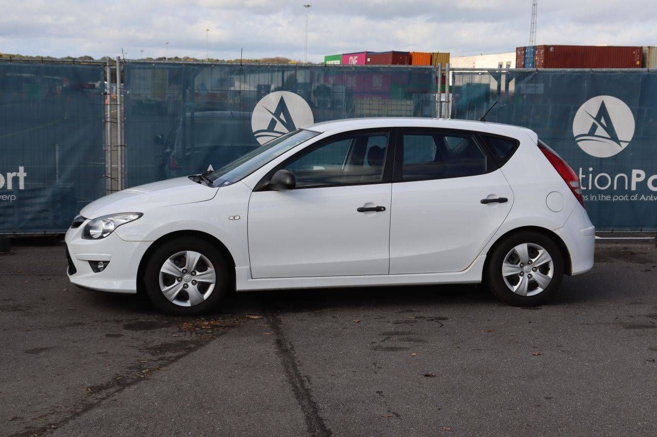 Passenger car Hyundai i30 Petrol 109hp 2011 (Margin)
