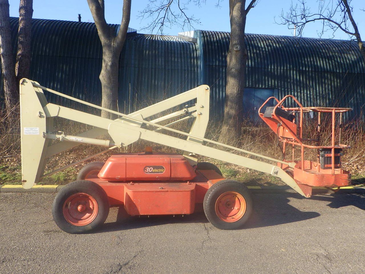 JLG 30Electric articulated boom lift Electric 11m 1996
