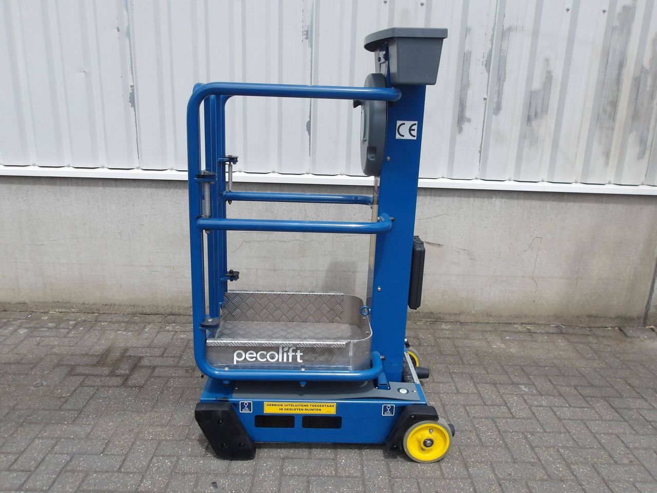 JLG Pecolift Manual Mast Lift 3.50m 2016