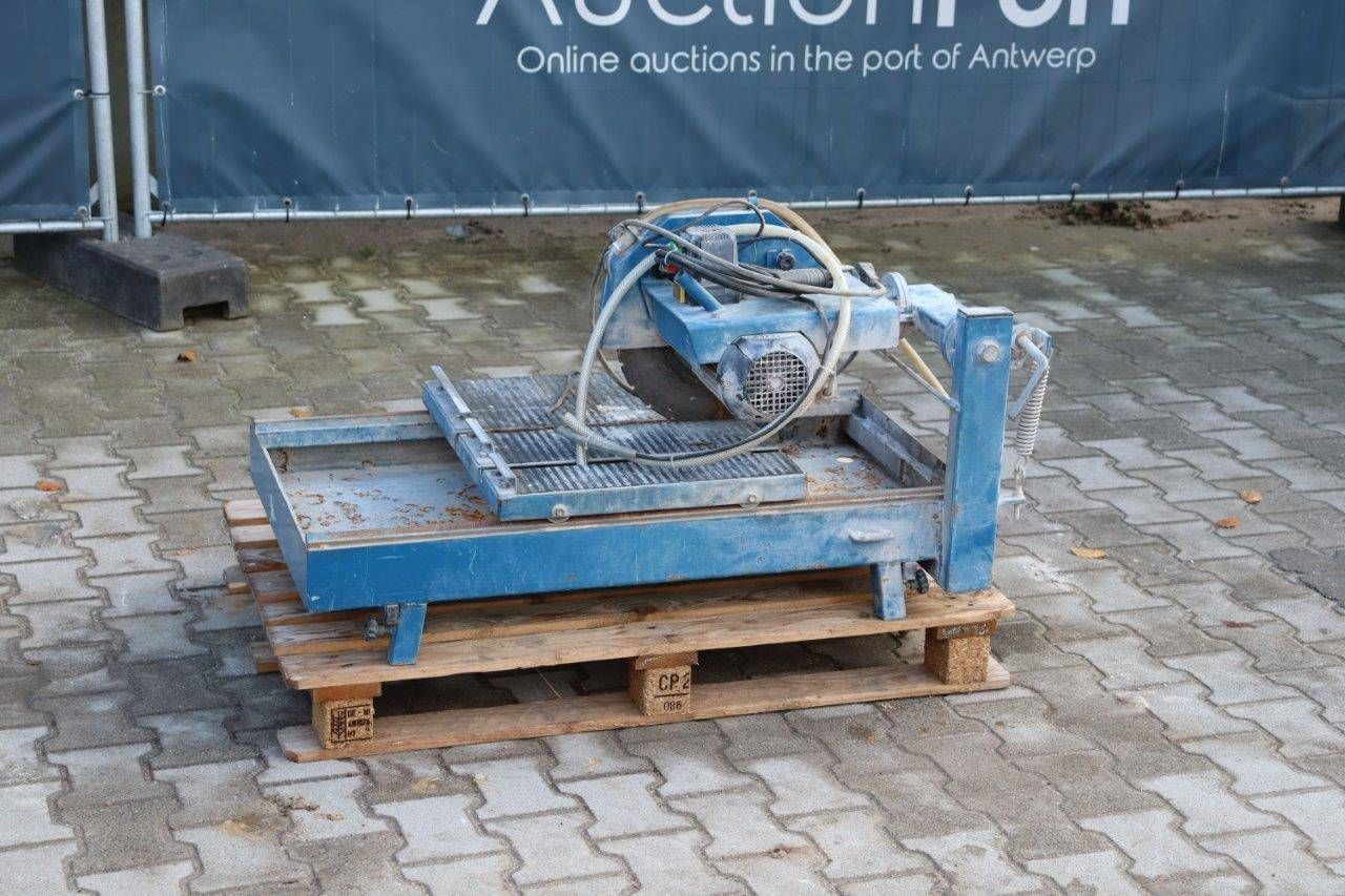 Saw table