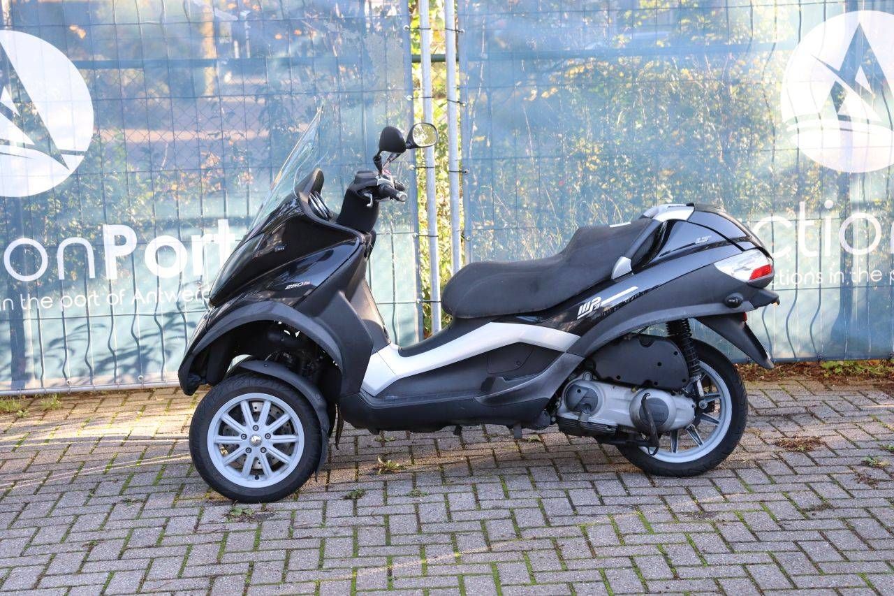 Scooter Piaggio MP3 LT 250ie Gasolina 22,4 CV