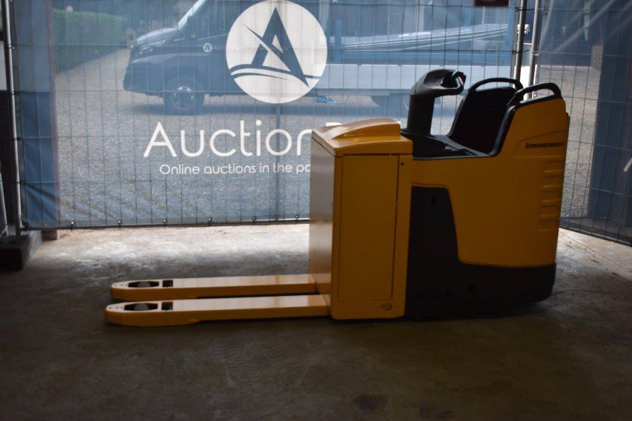 Pallet truck Jungheinrich ERE 225 Electric 2500kg