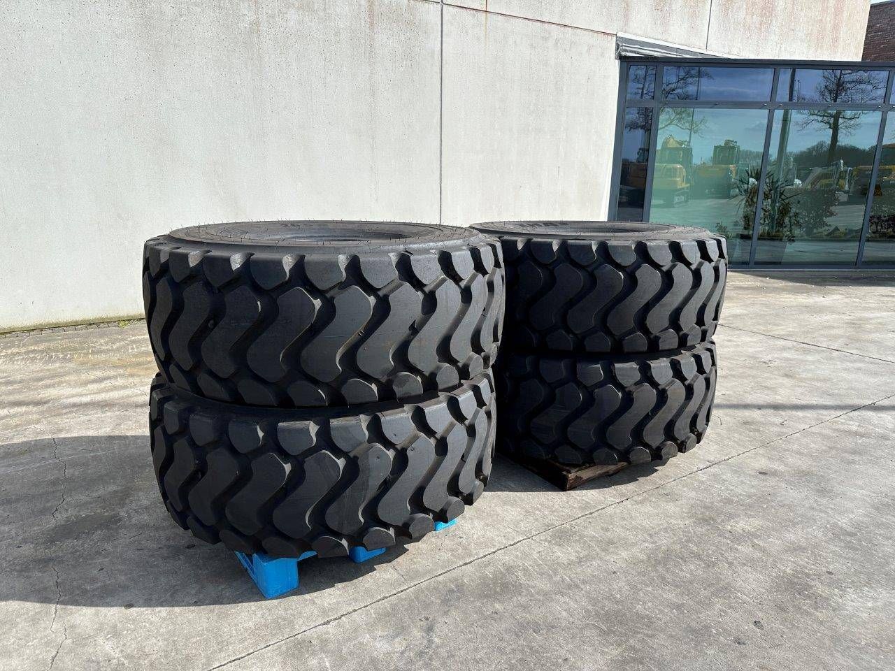 Tire set Michelin 26.5 R25 New
