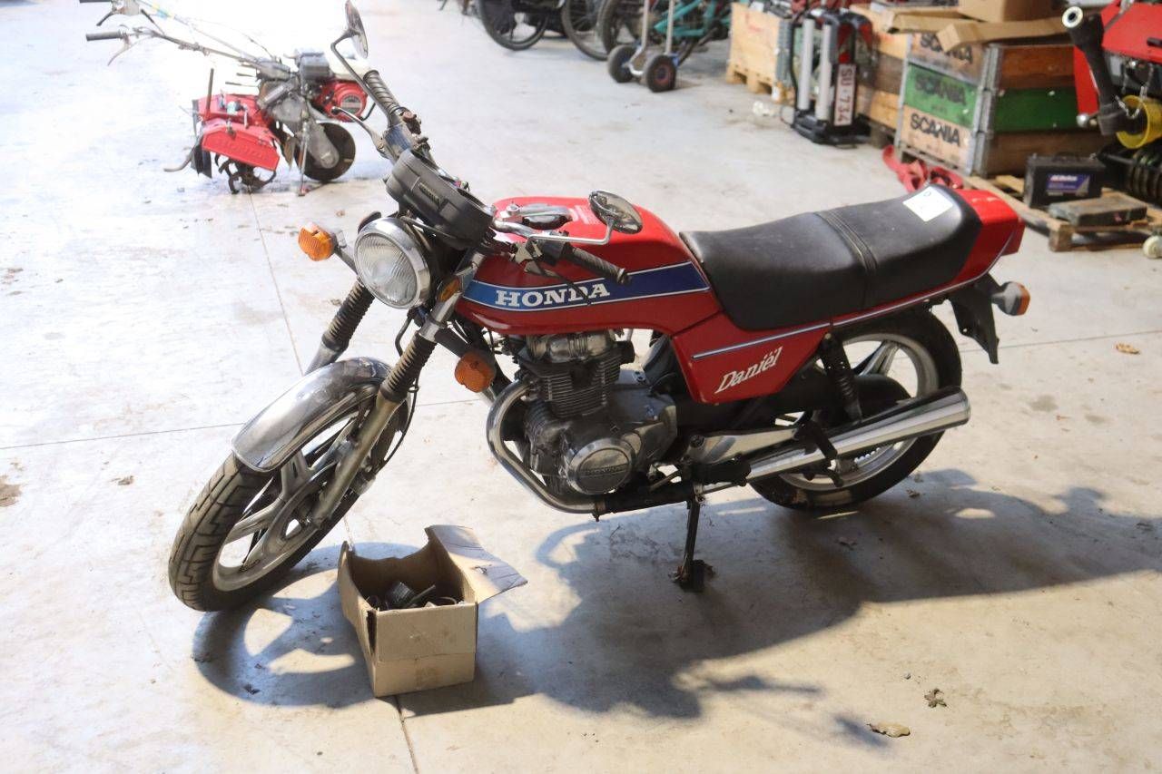 Motocicletta a benzina Honda CB250N