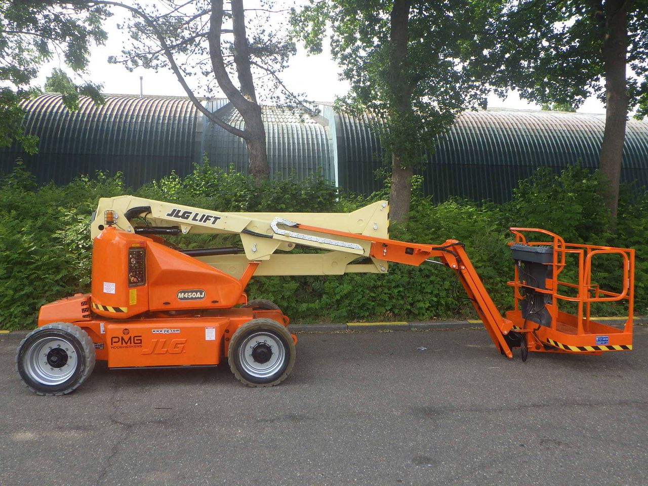 JLG M450AJ Bi-energy 15.72m articulated boom lift 2008