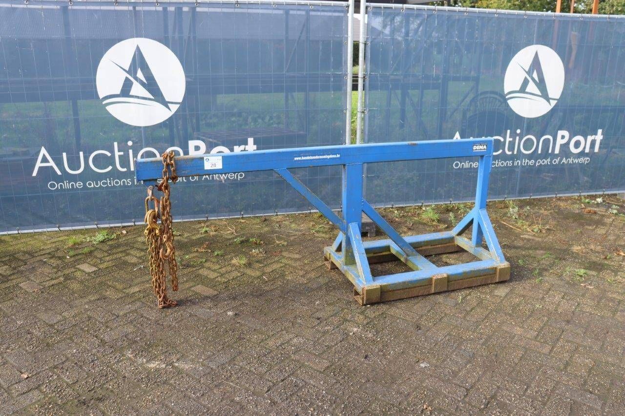 Crane Jib with chains (Margin)