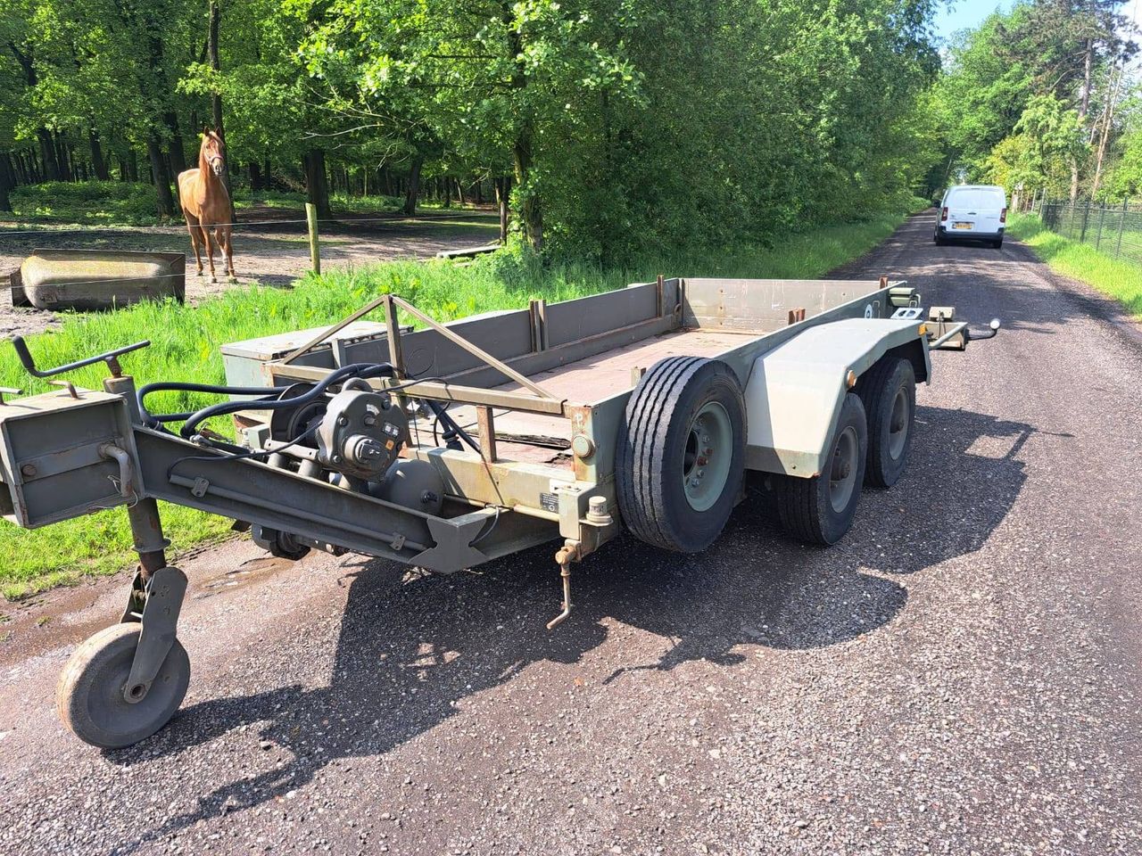 Loading ramp with winch