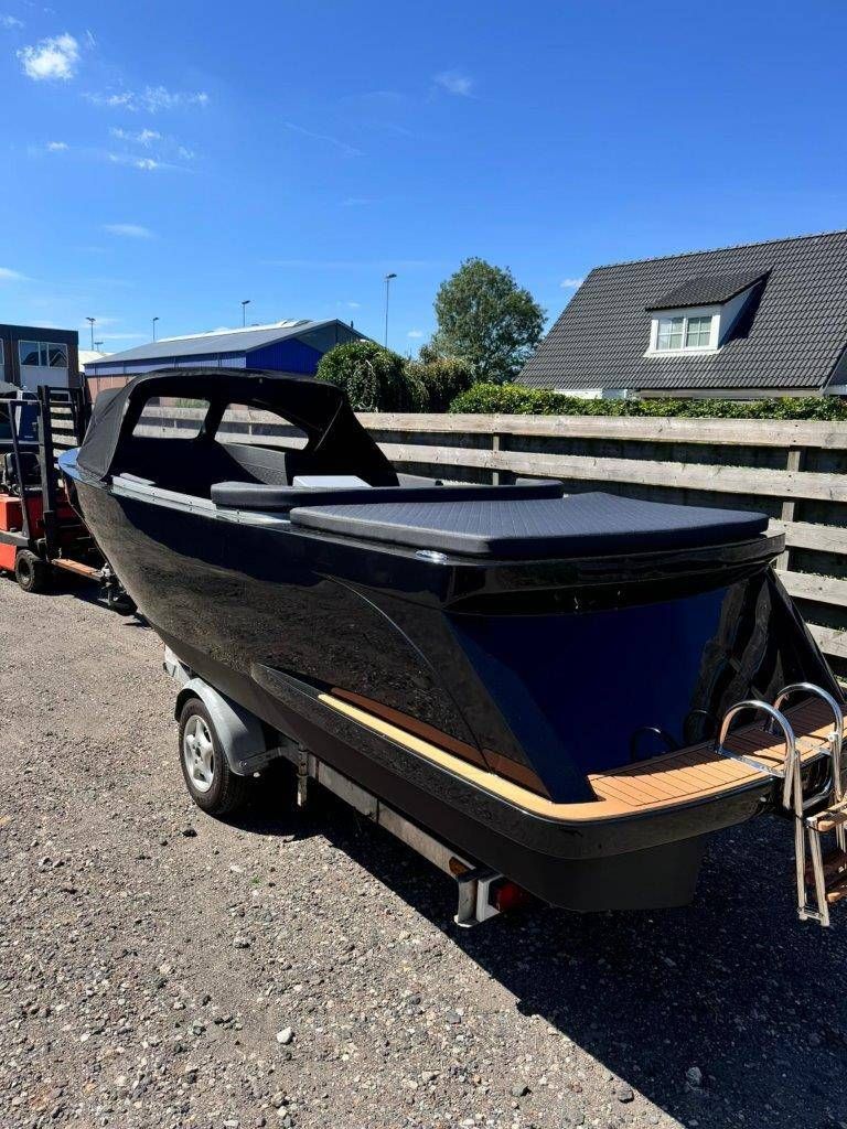 Speedboat Chaloupe 610 60hp with Pega Trailer Demo/New 