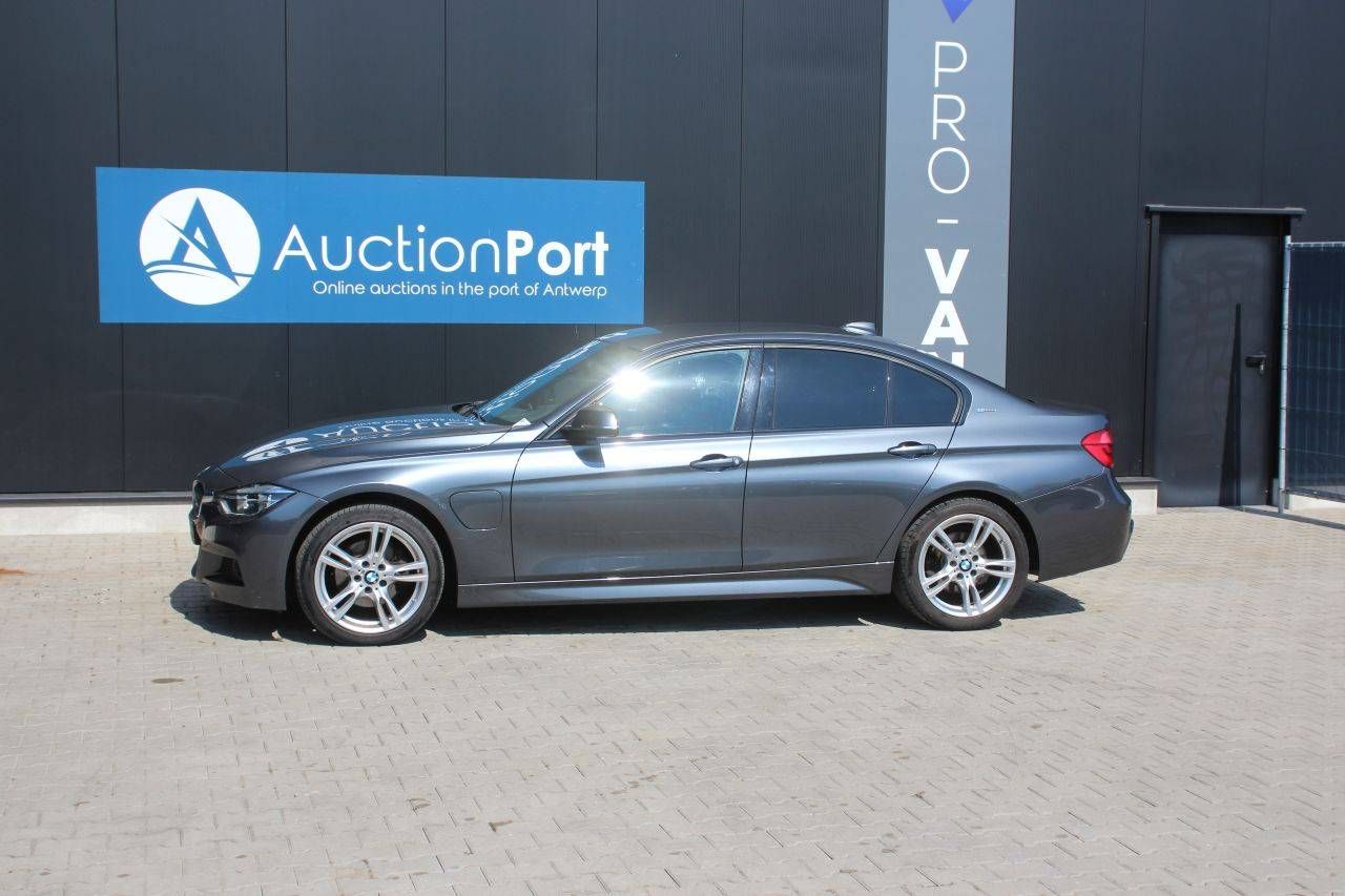 Autovettura BMW 330e Hybrid 183 CV (Margine)