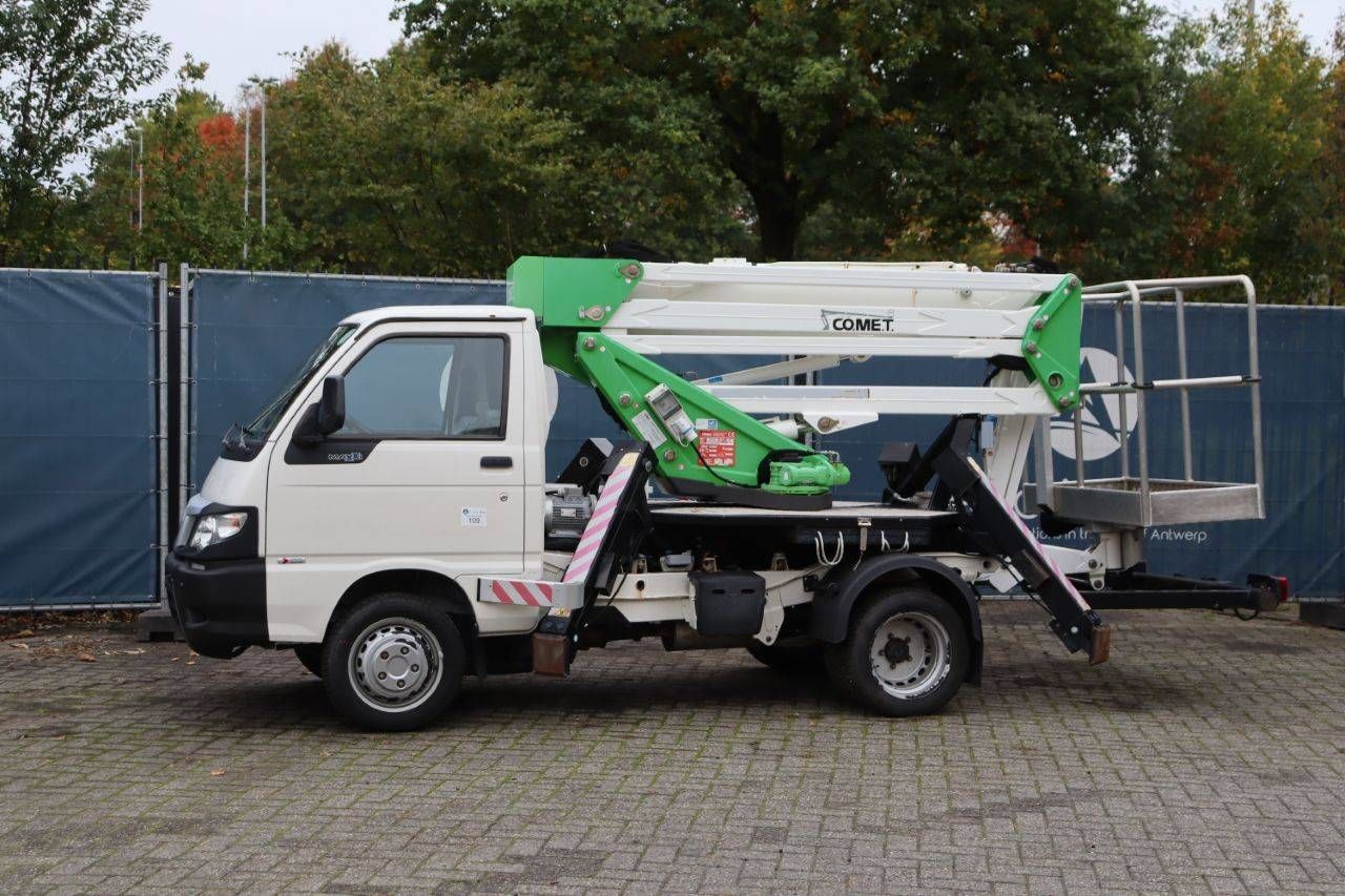 Piaggio PORTER MAXXI Petrol self-propelled aerial platform with Comet aerial platform
