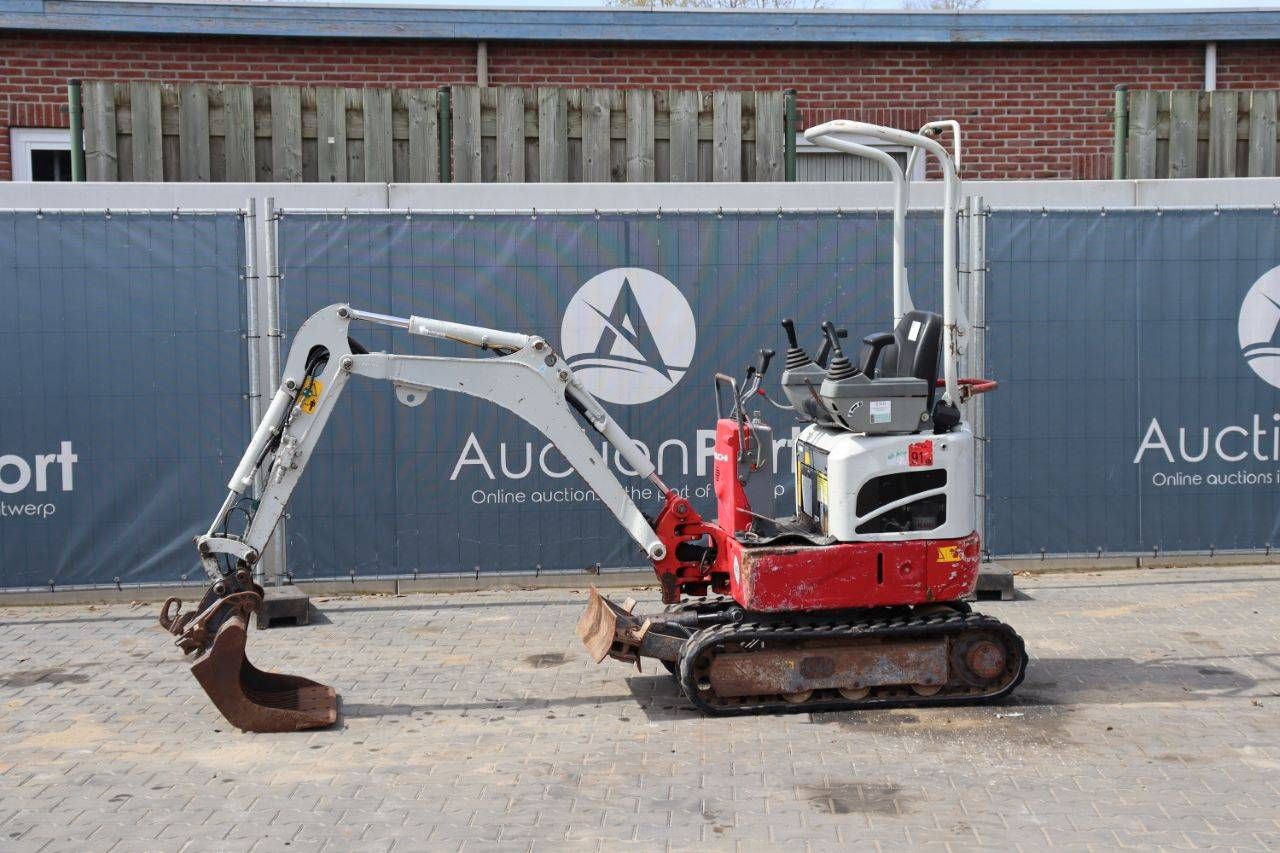 Mini excavator Takeuchi TB210R Diesel 8.8kW 2016