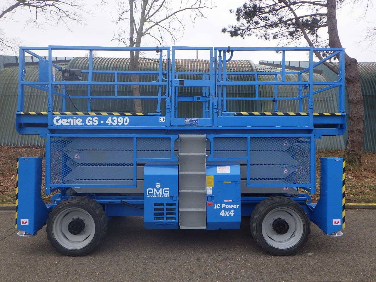 Scissor lift Genie GS-4390RT Diesel 15.11m 2006