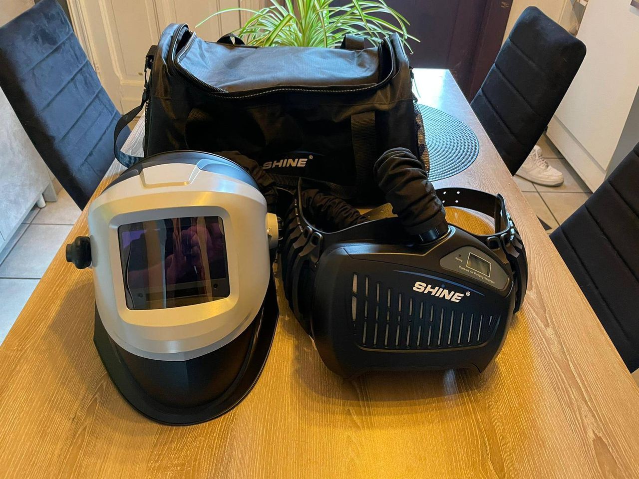Welding hood with overpressure filter (Margin)
