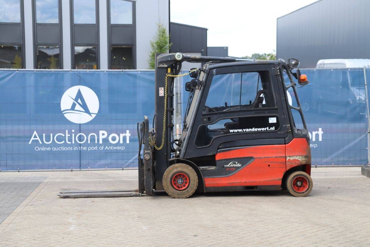 Forklift Linde E25 Electric 2500kg 4.2m 2016