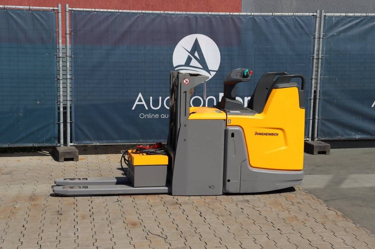 Stacker Jungheinrich EMD 115i and EMD 220 Electric 2000kg 1.66m 2018