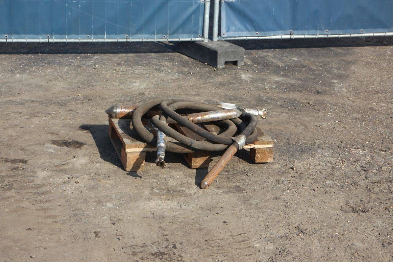 Concrete vibratory needles
