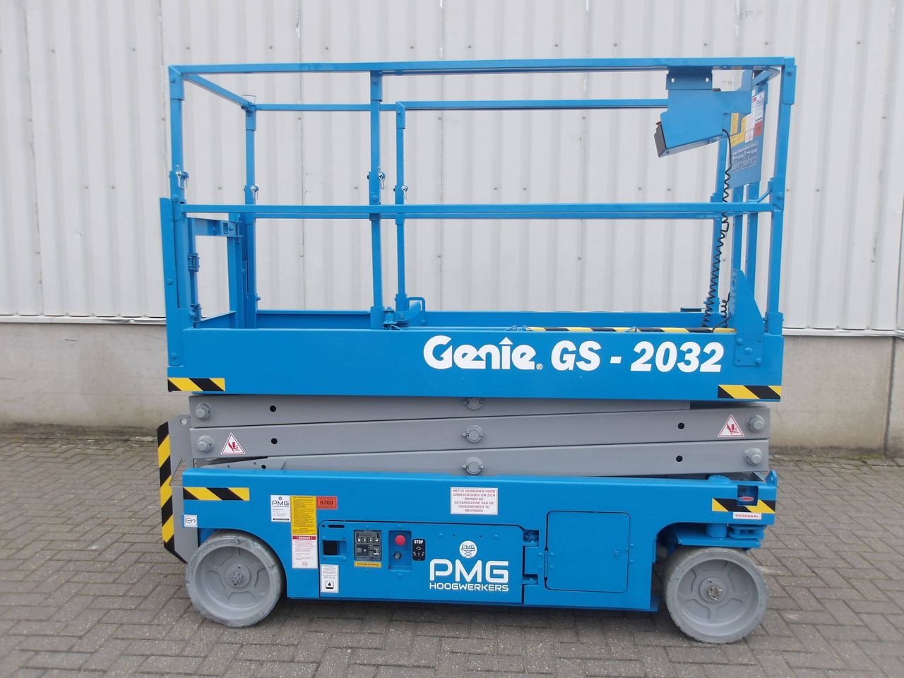 Scissor Lift Genie GS-2032 8.10m Electric 2013