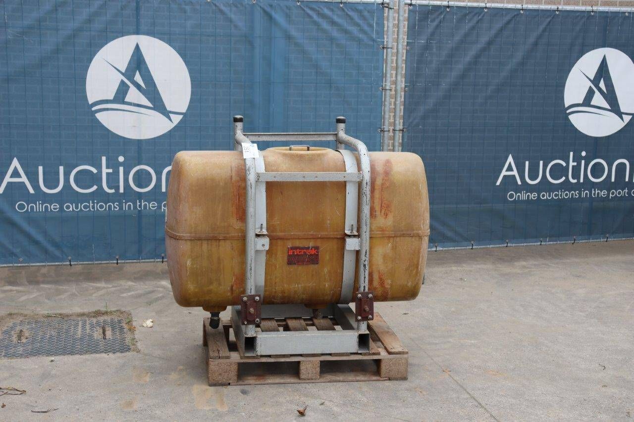 Field sprayer Intrak