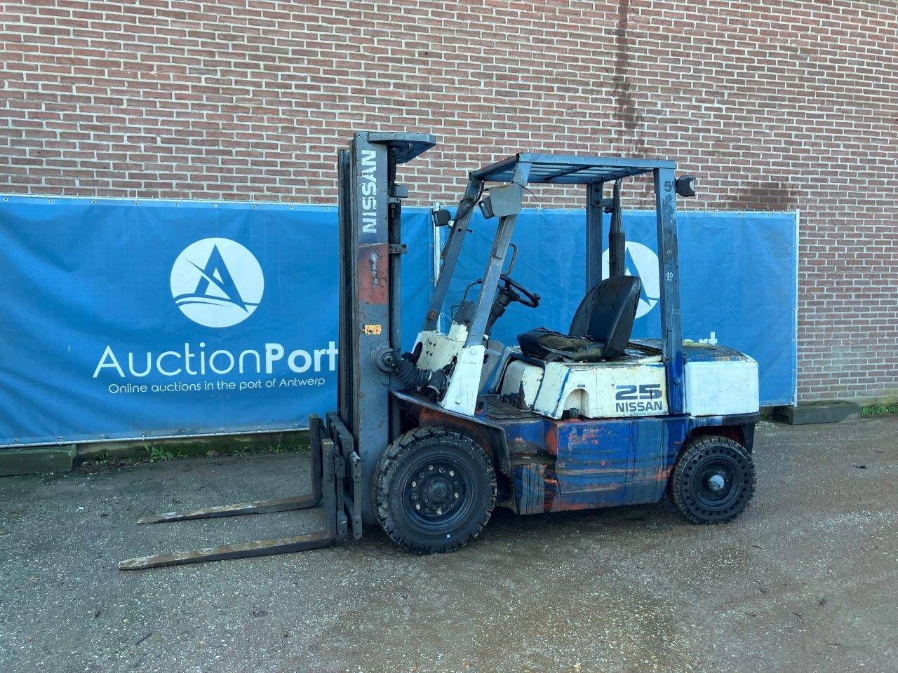 Forklift Nissan 25 Diesel 2500kg